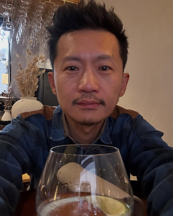 男歌手移居海外突爆離婚震驚樂壇 西班牙隱居「淨身出戶」避談另一半性別