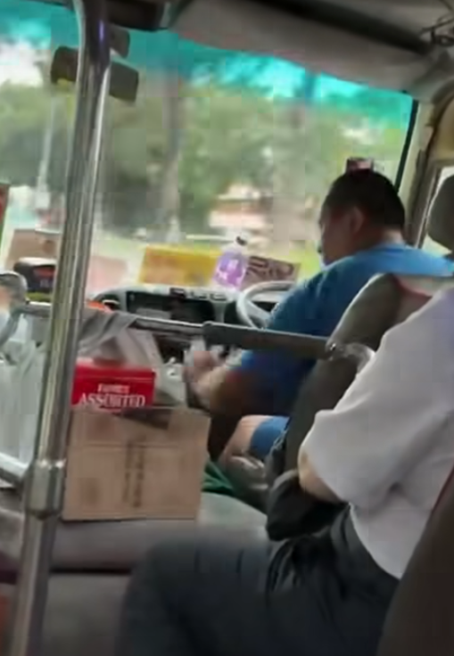 亡命小巴！司機揸車興奮「勁舞」如無人之境 網民驚慌：對生命豁出去