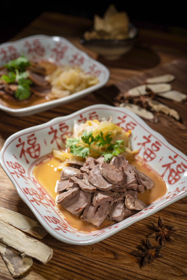 台灣連續6年米芝蓮阿城鵝肉首度登港 必食煙燻鵝+ 白滷水鵝+麻辣鴨血 即睇介紹！