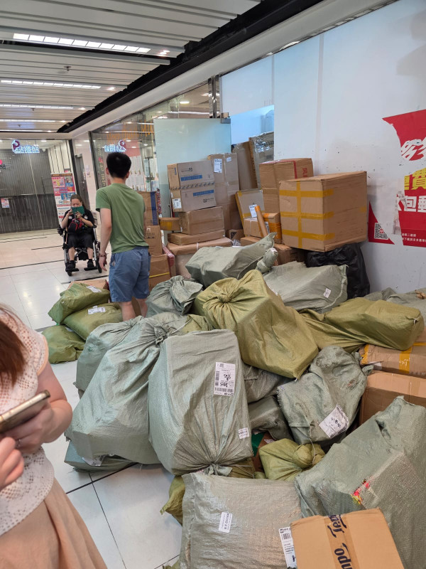 將軍澳商場排長龍街坊稱要排4小時 網民：香港人啲時間唔值錢？