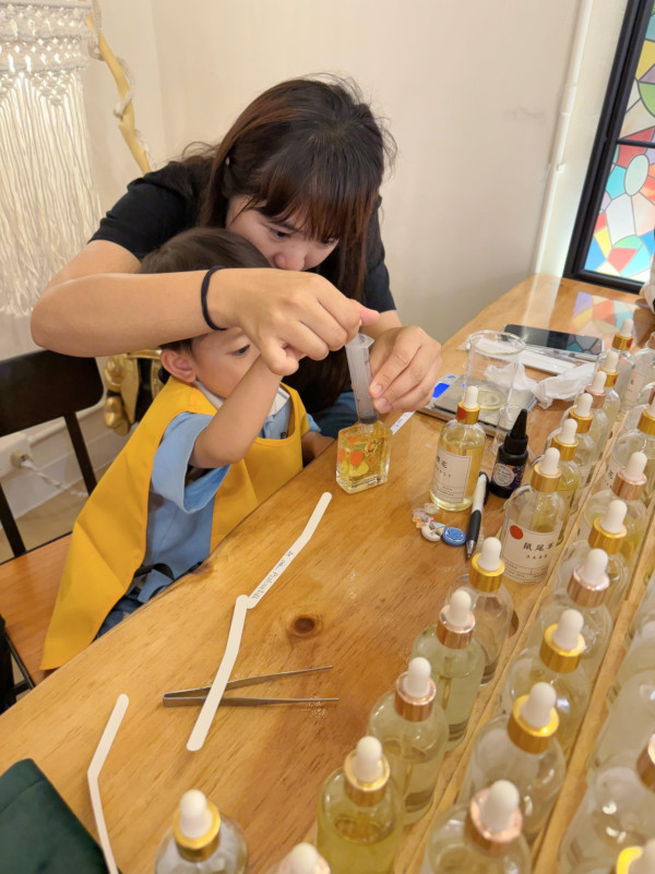 室內好去處 | 尖沙咀手作香水工作坊 調配專屬香氣／即場客製化香水樽