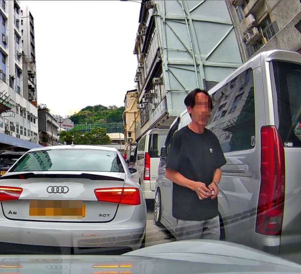 享和街爭錶位｜「排骨哥」被揭車cam片黑歷史 激戰保時捷司機搶錶位 網民：真係好肉酸