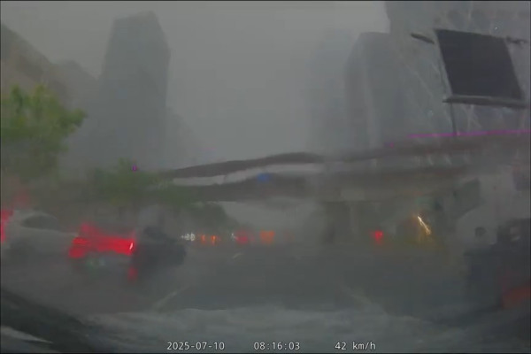 北上天氣｜深圳全市進入暴雨防禦狀態 網民分享雨勢「災情」