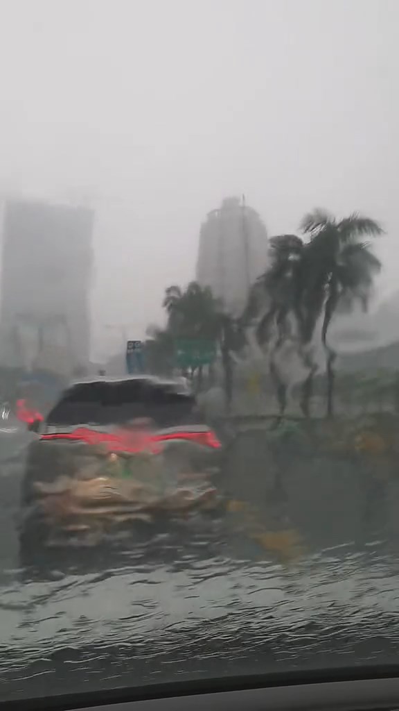 北上天氣｜深圳全市進入暴雨防禦狀態 網民分享雨勢「災情」