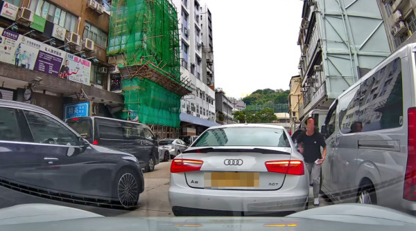 享和街爭錶位｜「排骨哥」被揭車cam片黑歷史 激戰保時捷司機搶錶位 網民：真係好肉酸
