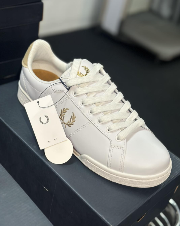 銅鑼灣 i.t 開倉優惠低至3折！買2件折上折！超抵價買Fred Perry/b+ab/Aape/MLB！
