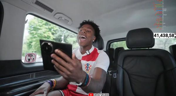 IShowSpeed華為真愛粉確認？直播興奮show出華為三摺機 活用機身設計時刻與觀眾互動