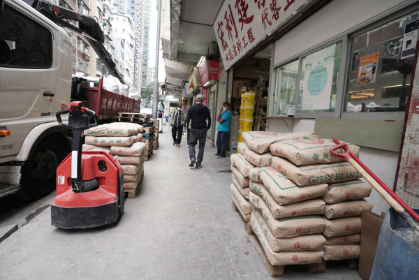 阻街示意圖，非當事情景。（圖片來源：HKET圖片庫）