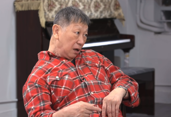 76歲羅浩楷患柏金遜症後罕現身近況曝光 輪椅代步白髮蒼蒼見老友激動哽咽