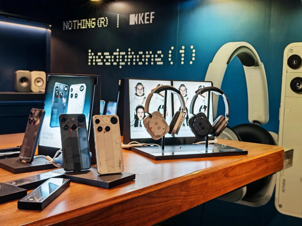 新機登場｜Nothing Phone (3) 香港登場 $6,399 起 旗艦級AI手機搭載創新Glyph Matrix 同步推出KEF聯名Headphone (1) 進軍罩耳式音頻領域