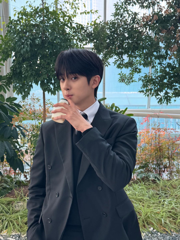 金旻奎撞樣車銀優（圖片來源：IG@kimminkyu_0312）