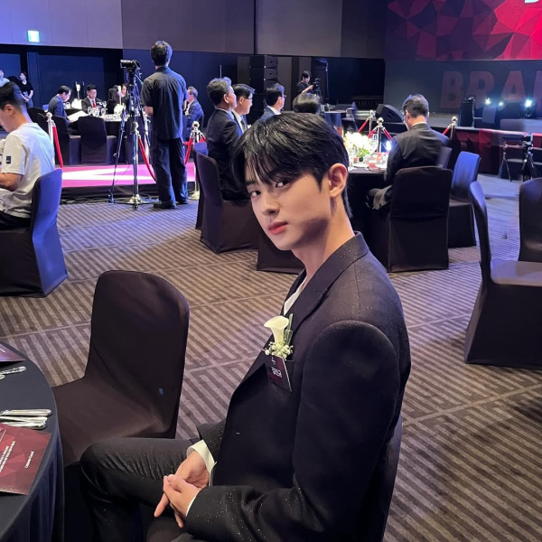 金旻奎撞樣車銀優（圖片來源：IG@kimminkyu_0312）