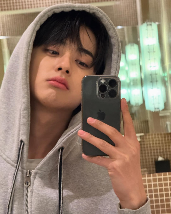 金旻奎撞樣車銀優（圖片來源：IG@kimminkyu_0312）