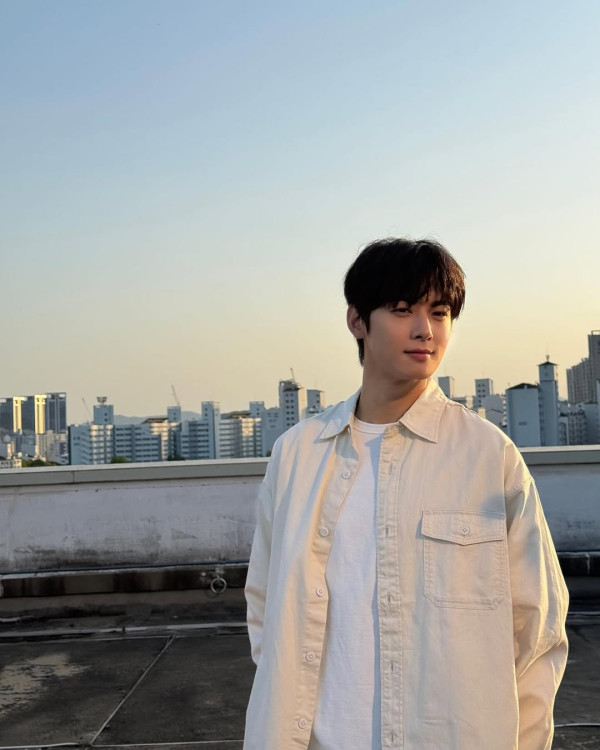 金旻奎撞樣車銀優（圖片來源：IG@eunwo.o_c）
