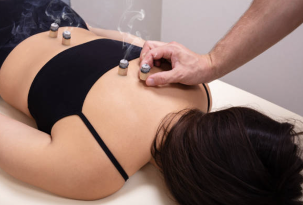 艾灸 圖片來源:iStock