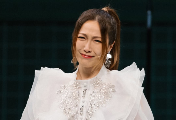 41歲女歌手首度自揭4年前疫情低調結婚 強調冇隱瞞：唔知點對外講！