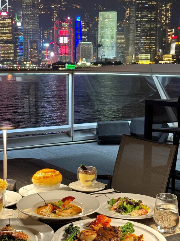 內地客遊港後列七大殘酷現實 纜車要排兩個鐘/酒店質素參差 呼籲：別信小紅書 