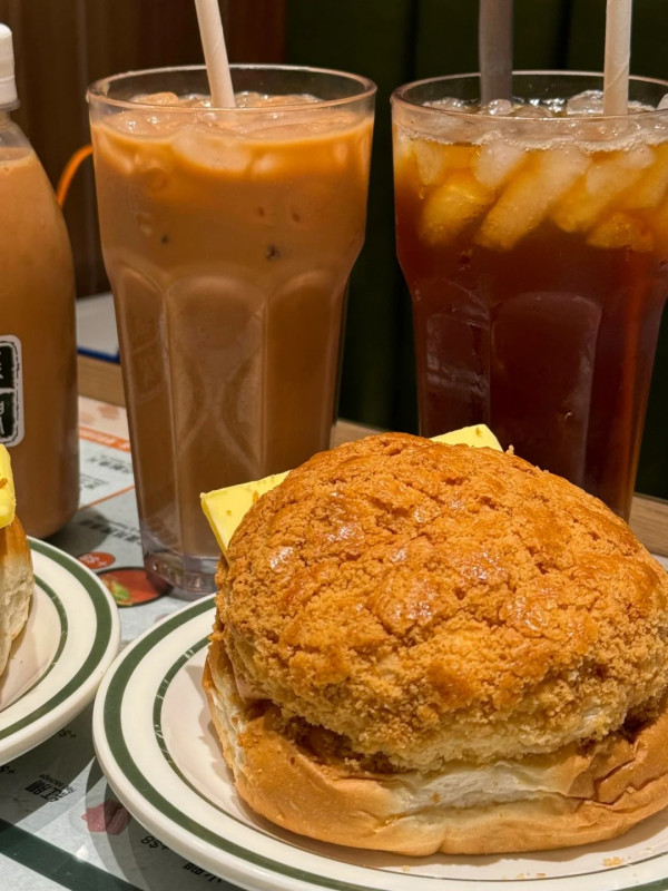 內地客遊港後列七大殘酷現實 纜車要排兩個鐘/酒店質素參差 呼籲：別信小紅書 