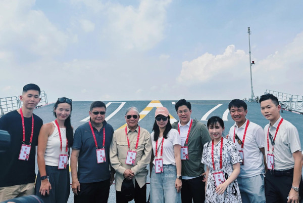 霍啟剛溫柔寵愛郭晶晶,圖片來源︰小紅書@孤仙不自赏。