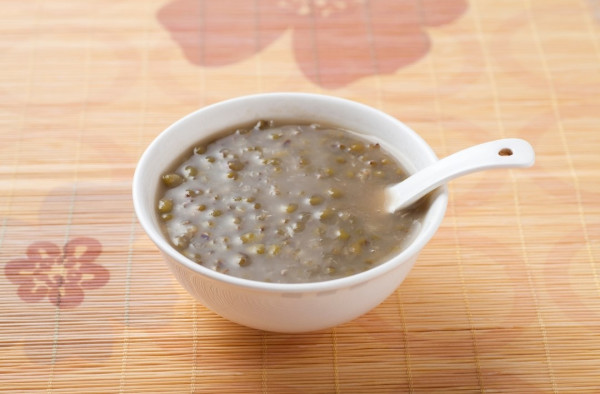 綠豆湯可以加什麼？中醫分享綠豆湯3食譜 助眠去濕兼舒緩眼部不適