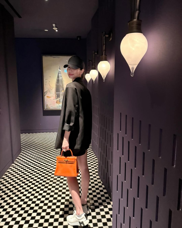 開箱Hermès手袋超級限量款（圖片來源：IG@vvyeo）