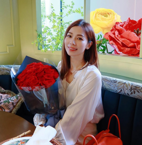 送粉絲名牌手袋（圖片來源：IG@vvyeo）