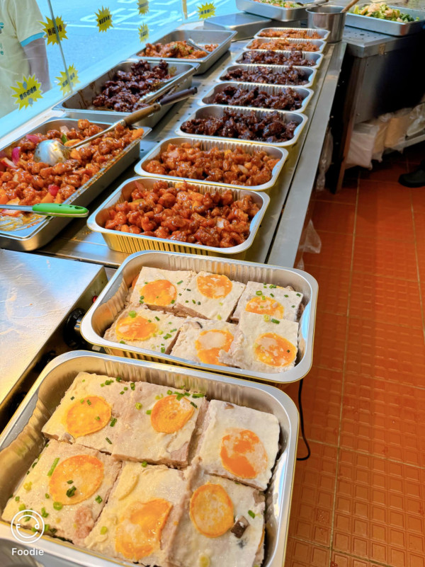 佐敦驚見破底價$15三餸飯 2條蒸倉魚當1餸 網民：咁平點賺錢