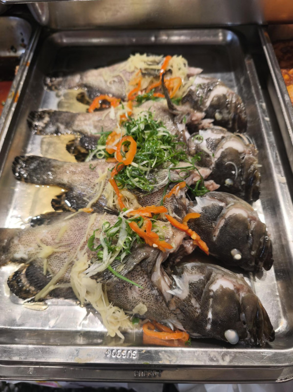 佐敦驚見破底價$15三餸飯 2條蒸倉魚當1餸 網民：咁平點賺錢
