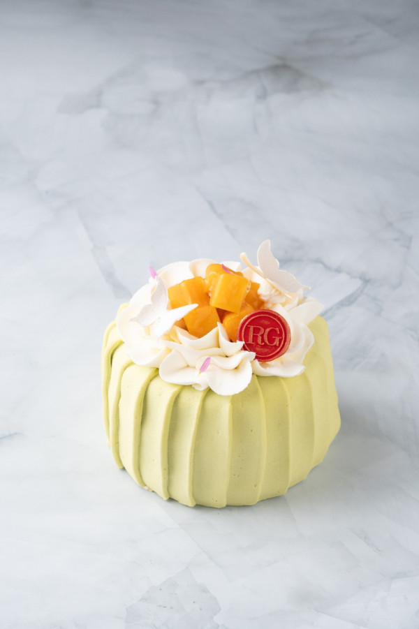 帝苑酒店全新斑蘭芒果糯米飯蛋糕 煙韌帶濃郁椰奶香！仲有開心果脆皮蛋糕