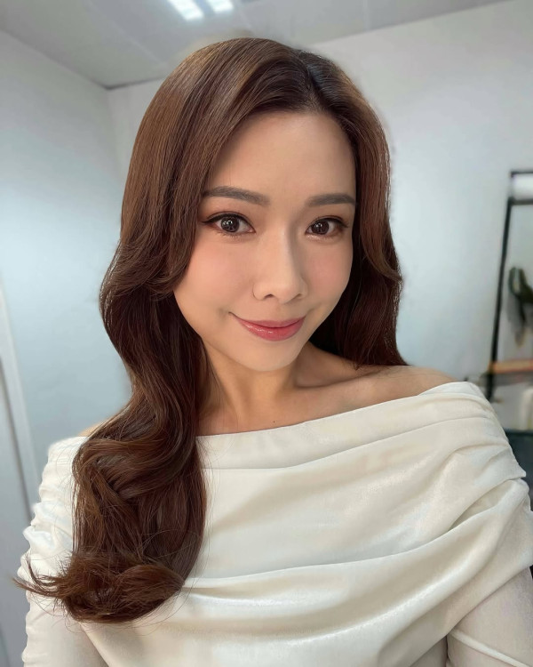 前TVB靚女主播晒14年前中學grad din舊照 外貌變化震驚網民：認真的嗎？
