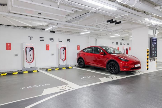 香港電動車充電收費比較懶人包 中電/港燈/Shell/領展通用付費充電站地圖