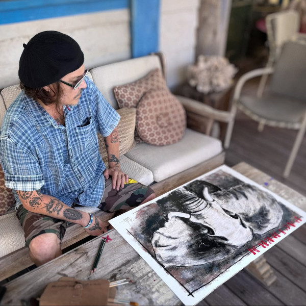 INFP男生的性格特質及愛情觀（圖片來源：IG@johnnydepp)