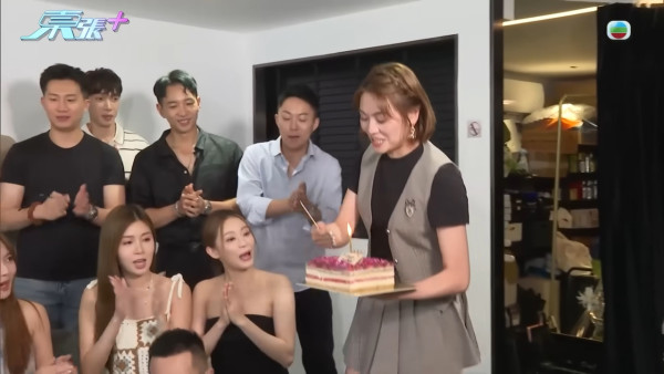 關嘉敏為細John慶生當眾送生日之吻 心動畫面曝光私下互動比節目更進擊