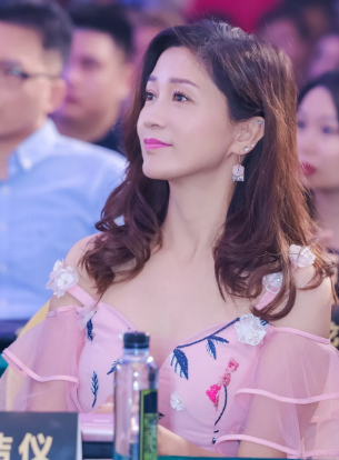 袁潔儀提議丈夫找二奶（圖片來源：小紅書@化妝師～晴）