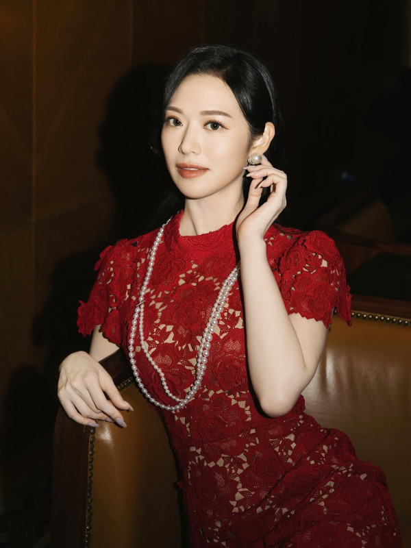 高層樂易玲出賣馮盈盈零P圖真實樣貌 驚嚇凸腩大走樣網民直言認唔出！