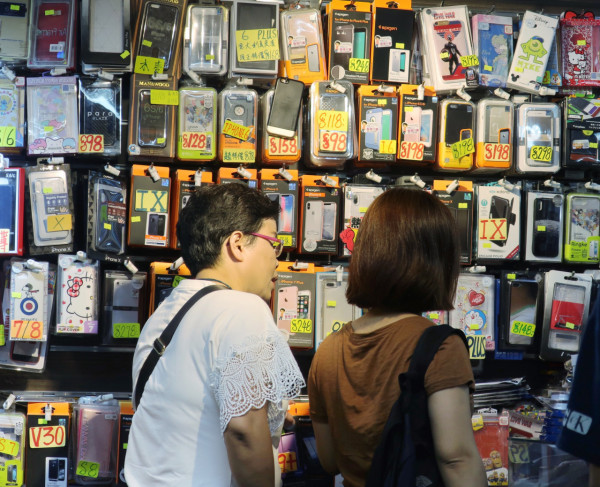 手機殼咪亂買？鉛超標30倍或損精子 即睇3大安全貼士