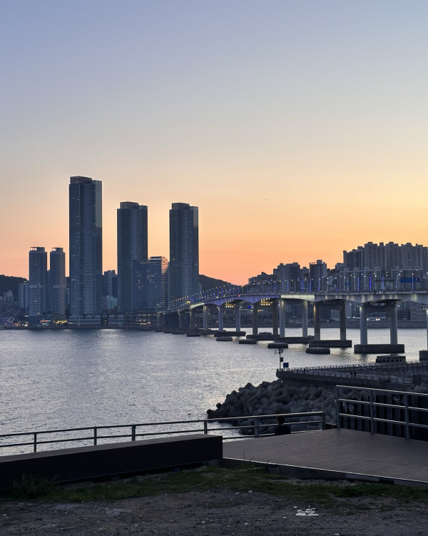 【韓國釜山】白淺灘文化村一日遊 絕美海岸咖啡廳／海景足浴、附交通攻略 