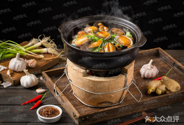 圖片來源:大眾點評@叹佬鸡煲·鲍鱼鸡·脆皮鸡火锅(东门店) 圖片來源:大眾點評@叹佬鸡煲·鲍鱼鸡·脆皮鸡火锅(东门店)