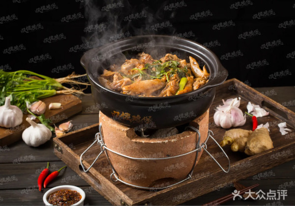 圖片來源:大眾點評@叹佬鸡煲·鲍鱼鸡·脆皮鸡火锅(东门店) 圖片來源:大眾點評@叹佬鸡煲·鲍鱼鸡·脆皮鸡火锅(东门店)