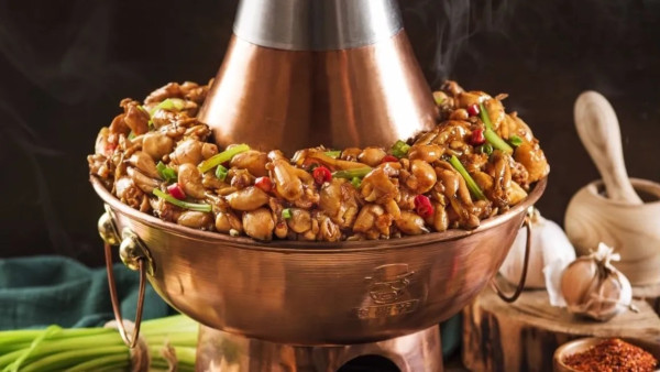 圖片來源：大眾點評@老佛爷铜炉蛙锅(东门老街店)