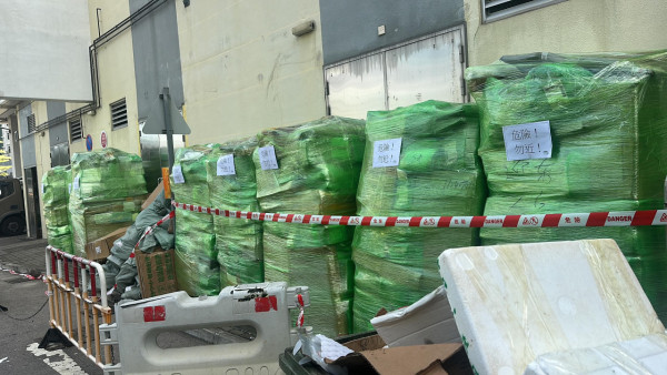 有自提點店員網上發帖大吐苦水，直言拼多多令店內貨量激增。圖片來源：Threads