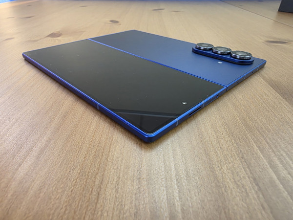 【開箱評測】Samsung Galaxy Z Fold7 輕巧、耐用、屏幕升級！AI 加持、2 億像素鏡頭攝力實測