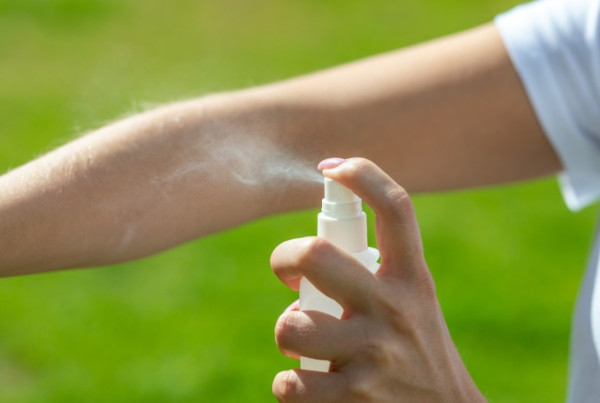 含避蚊胺的昆蟲驅避劑亦可有助防蚊。(圖片來源︰Canva) 含避蚊胺的昆蟲驅避劑亦可有助防蚊。(圖片來源︰Canva)