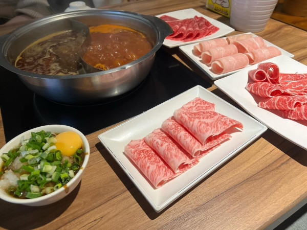 台北火鍋推薦(圖片來源:IG@滿堂紅頂級麻辣鴛鴦鍋) 台北火鍋推薦(圖片來源:IG@滿堂紅頂級麻辣鴛鴦鍋)
