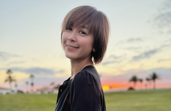 43歲唐寧離婚8年IG貼親密照公開「真愛」 長文示愛同性密友：純粹想放閃一下