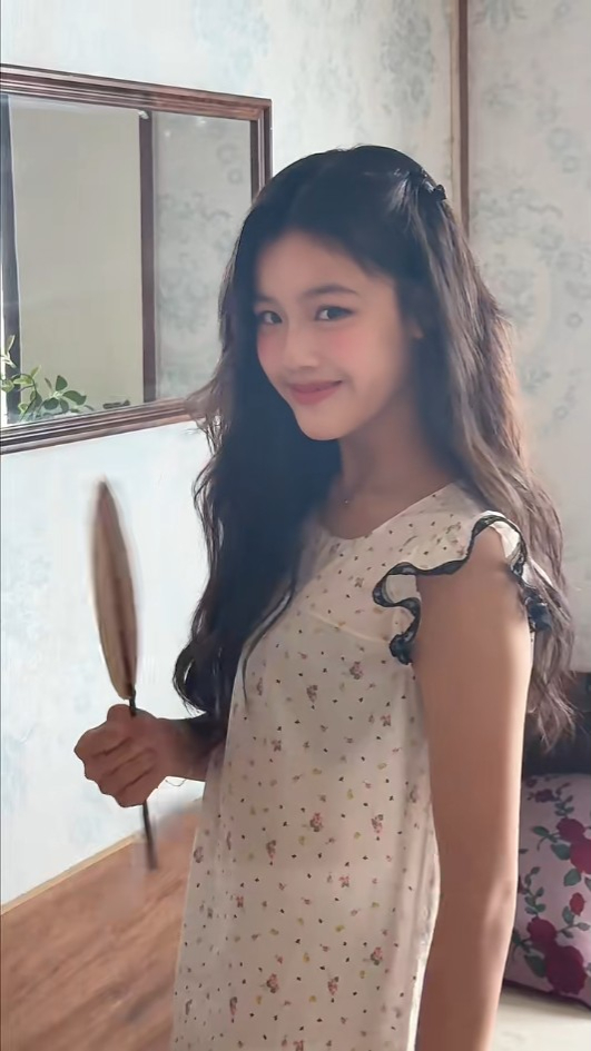 霍汶希14歲女兒正面樣貌激罕曝光 神秘真面目超高顏值獲讚：直接出道！