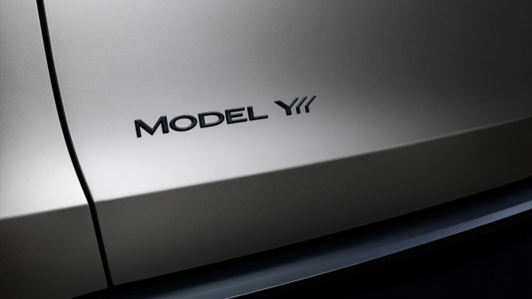 深圳直擊｜嫌7人車太大架？Tesla Model Y L 加長版上市 6 座豪華SUV