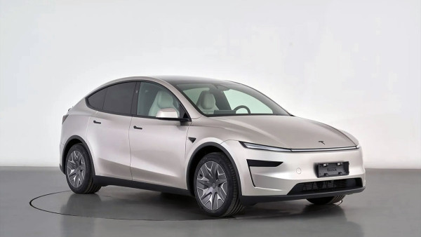 深圳直擊｜嫌7人車太大架？Tesla Model Y L 加長版上市 6 座豪華SUV