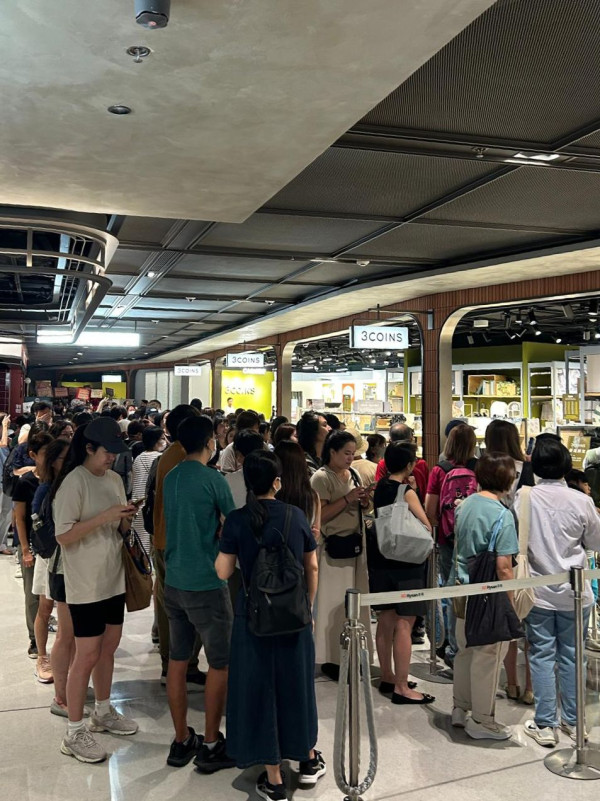 3COINS銅鑼灣店開幕首日排長龍！全店$18起！門外現幾圈蛇餅入店掃貨！