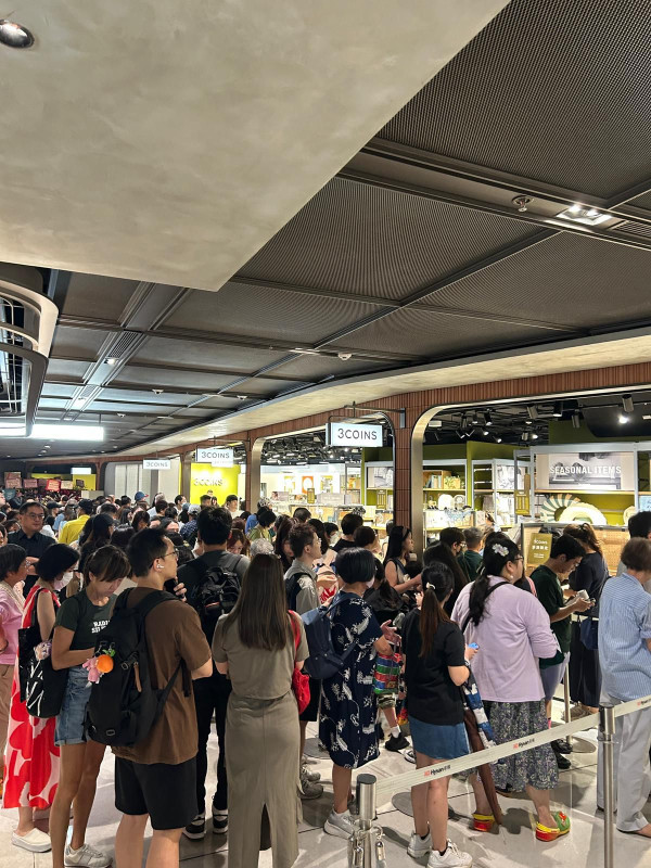 3COINS銅鑼灣店開幕首日排長龍！全店$18起！門外現幾圈蛇餅入店掃貨！